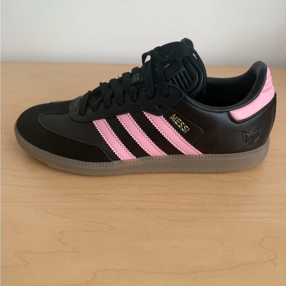 UNISEX SAMBA MESSI INDOOR SOCCER SHOES | Black/Pink (6.5 women’s) - Picture 3 of 11